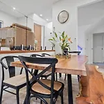 Entire Home In Central Auckland